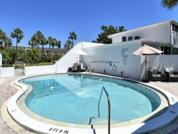 Charming Vacation Rental on Longboat Key. Call Today.